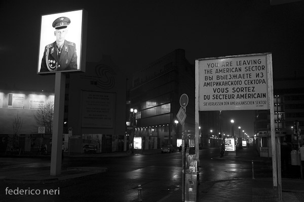 Checkpoint Charlie direzione Est