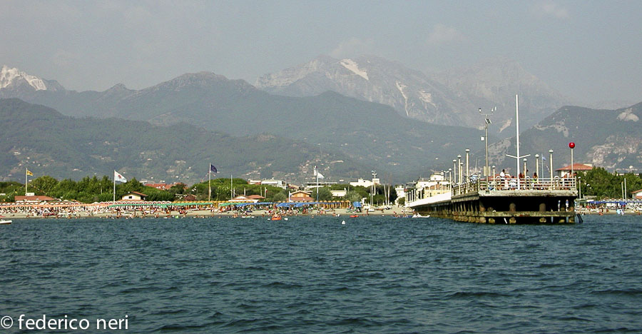 FM-8 Pontile and beach from the sea