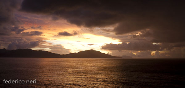 Mahe Island al tramonto
