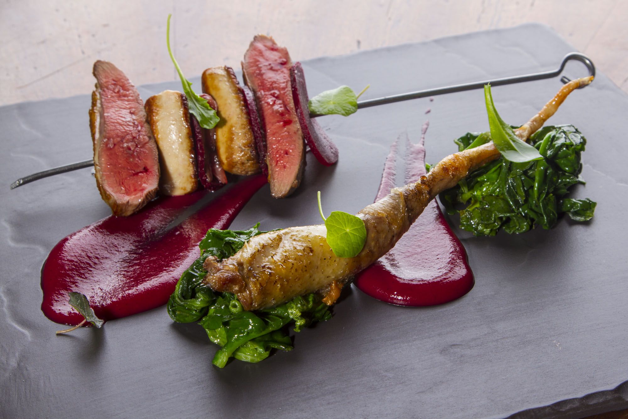 Piccione allo spiedo, foie gras, spinaci e rapa rossa alla grappa