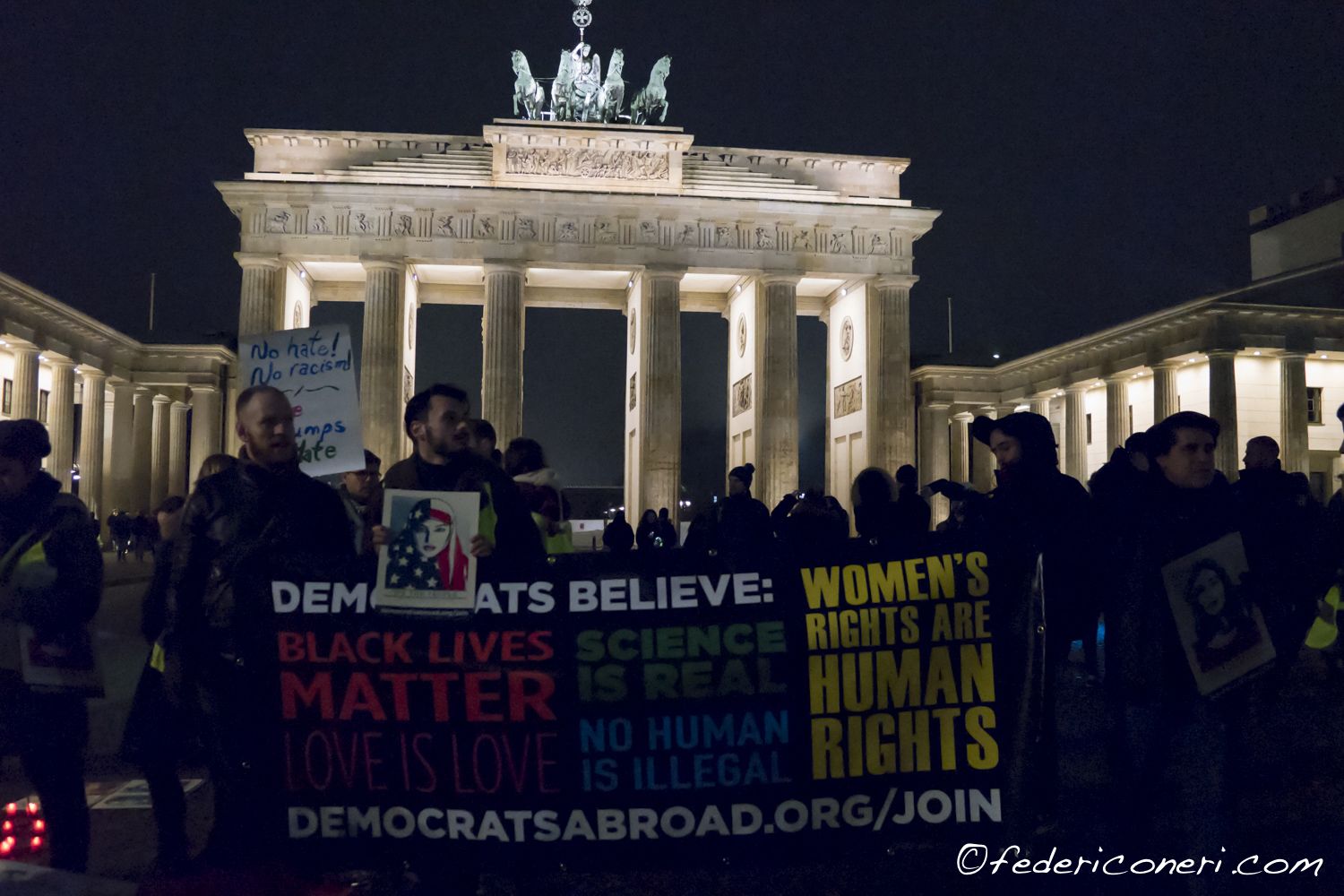 Manifestazioni anti Trump, Porta di Brandeburgo