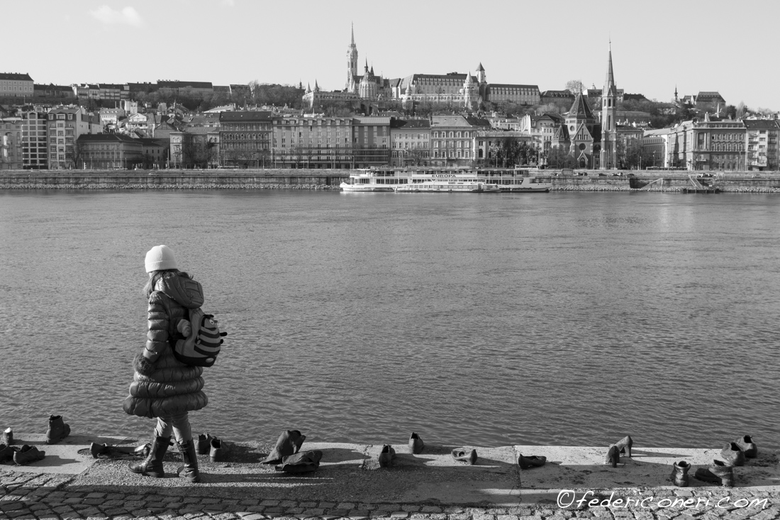Budapest, il Memoriale delle Scarpe lungo il Danubio