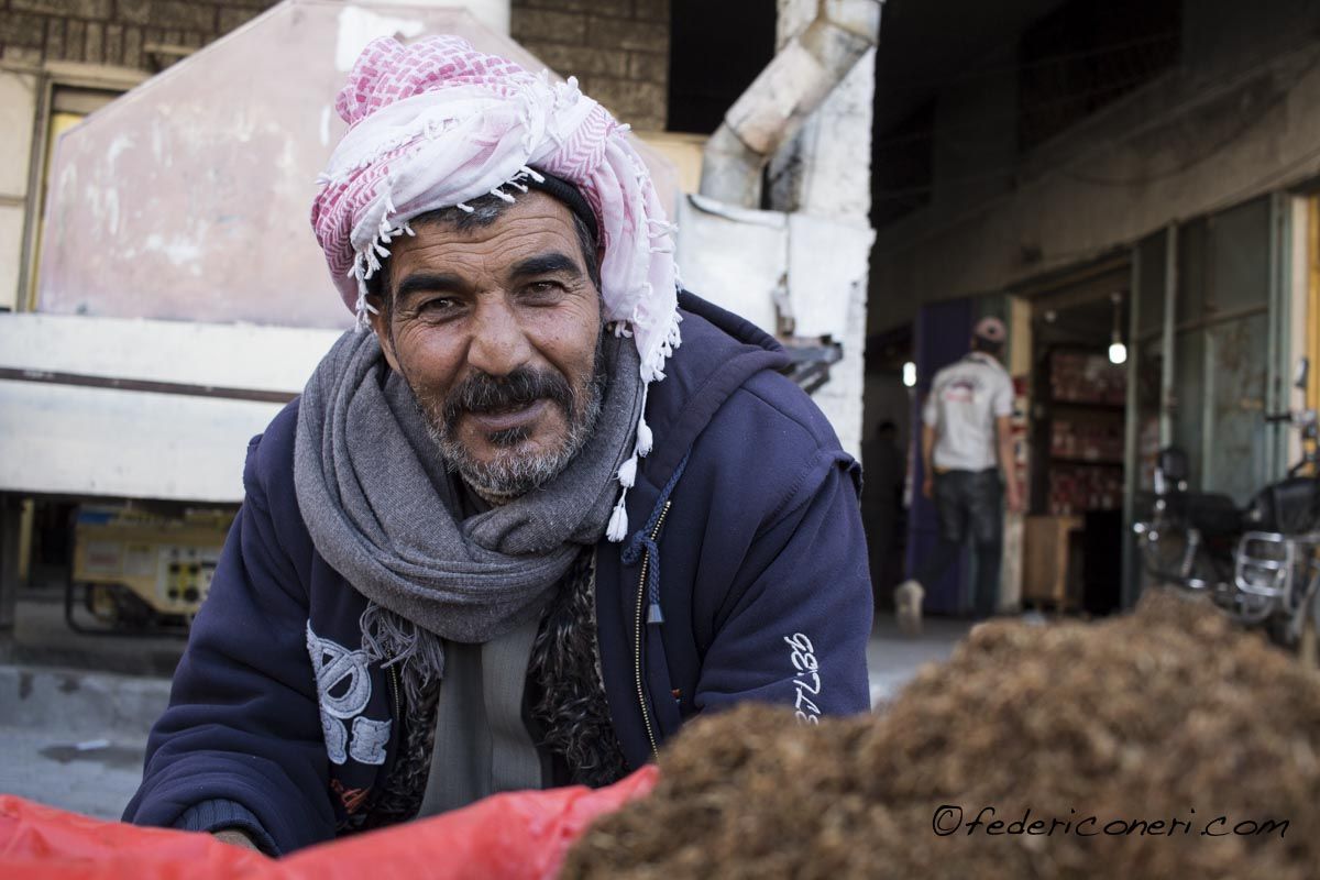 Venditore di tabacco a Khan Younis